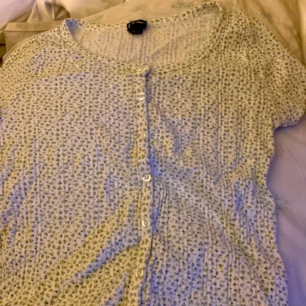 A cute art class shirt with green flowers